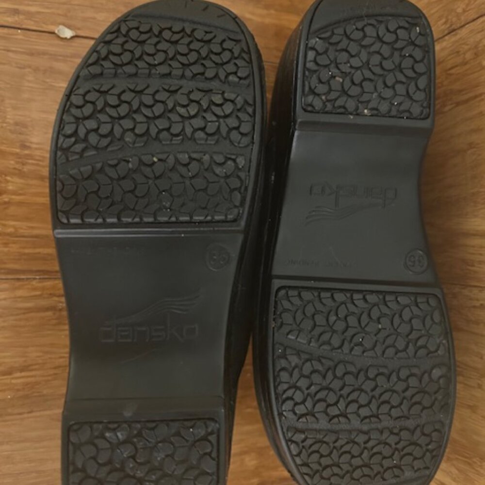 Size 35  (4.5 to 5.5 US) XP Professional Black Dansko clogs